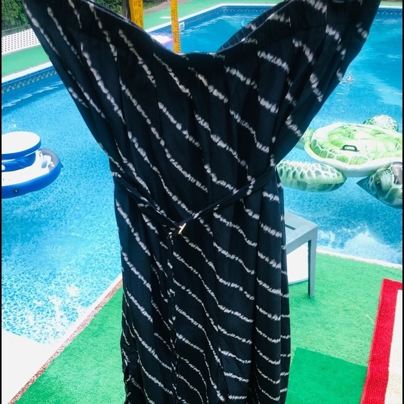 BCBG MAXAZRIA large black & white silky romper sleeveless belted asymmetric hem - Picture 3 of 16